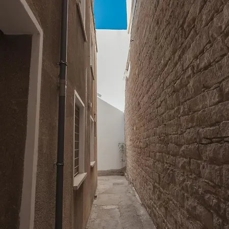 Eins - Center Apartman *